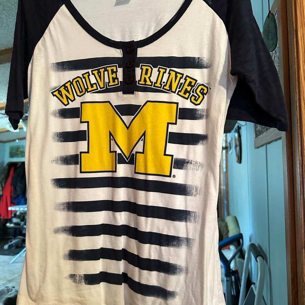 Wolverines Women's Short Sleeve Tee - Navy and White